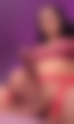 Trannie de Lozanne 69380 a une grosse bite gigotante