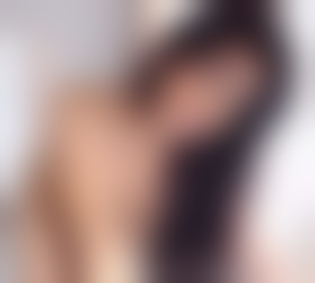 Petite trans de Menton veut plaire au loup