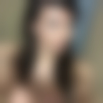 Brunette transgenre à forte poitrine