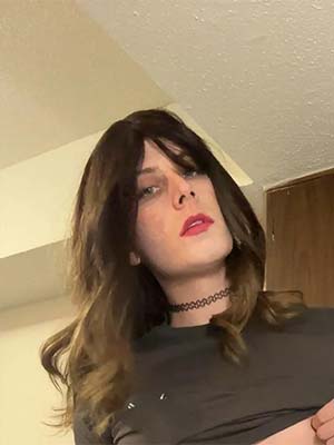 La face, la queue et l’éjac, grande trave à petit pénis Loudéac